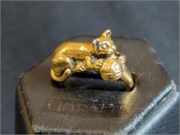 14 KT GOLD LADIES RING W/ CAT THEME