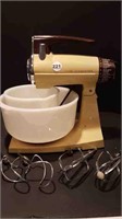 VINTAGE SUNBEAM MIXMASTER STAND MIXER + 2 COVERS