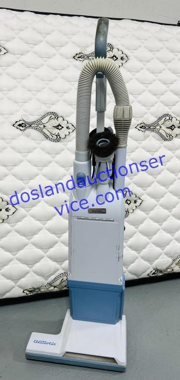 Electrolux Vacuum with Filter Bags