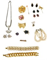 Vintage Rhinestone & Designer Jewelry Showy Pin