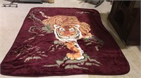 Large snuggly tiger blanket, 91 x 77
