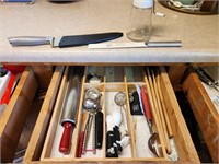 Kitchen Ware. 3 drawers.