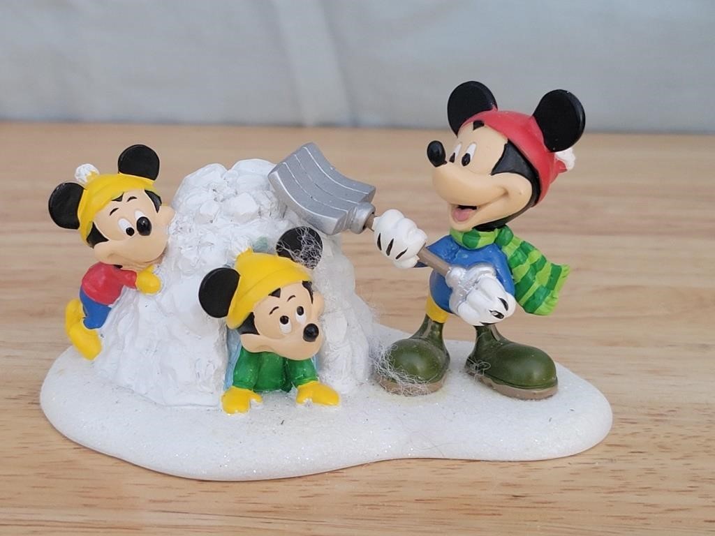 Disney Dept 56 Village Snow Fort Fun