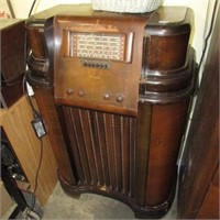 PHILCO WOODCASED FLOOR MODEL RADIO