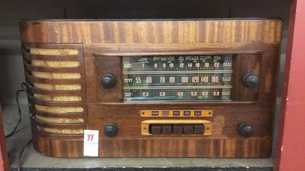 General Electric J-64 1941 Table Radio