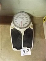 Large dial 300# scales (Health O Meter)