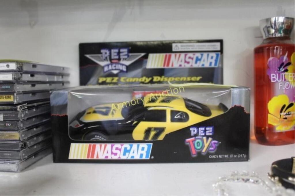 PEZ RACING CANDY DISPENSER - NASCAR