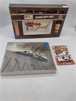 NASCAR Crash Photo/HOOTERS Wings Gift Set/Car