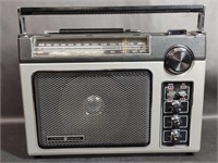 Vintage General Electric Portable AM FM Radio