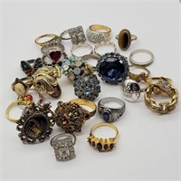 LOT OF RINGS SIZES MOSTLY 6 & 7 SOME ALITTLE
