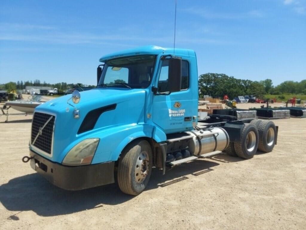 2010 Volvo Day Cab, 637,267 miles showing, Volvo