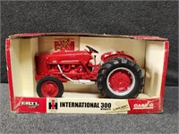 1:16 ERTL International 300 Utility