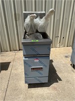 Never been used fryer LP with 2 baskets