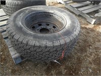 1 Tire on Rim - 265/R 70 H 17