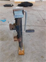 Side pin trailer jack