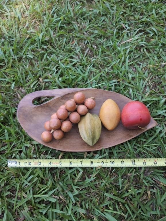 Wood leaf bowl w wood fruit