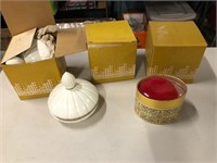 Lot of 4 vintage powder pieces in the original box