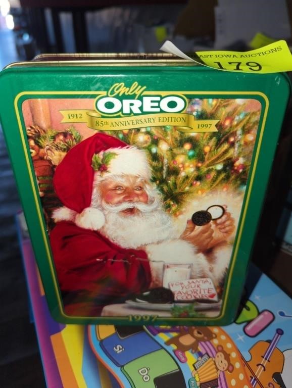 Vintage Christmas Oreo Tin