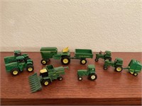 VTG John Deere ERTL 1/16 Yard Tractor w/ Dump