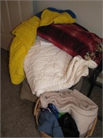 MIsc linen lot-blankets, bedding