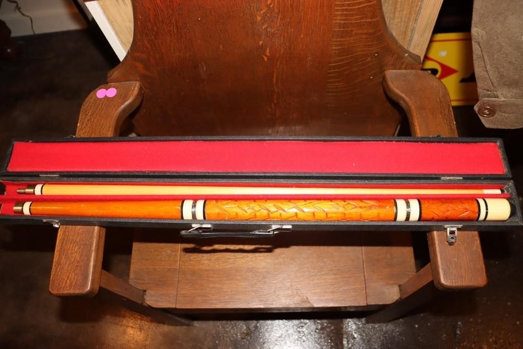 Pool stick with case (case damaged)