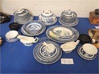 AN ASSORTMENT OF BLUE WILLOW DISHES
