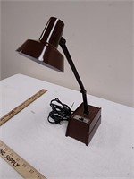 Desk lamp adjustable