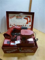 Milwaukee Drill 12V 2 Batteries / 1 Charger