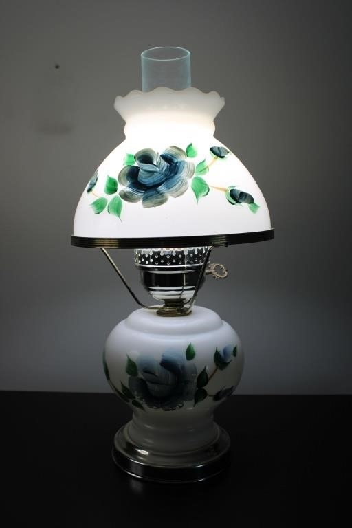 17" Vtg GWTW Style Milk Glass Hand Painted Lamp