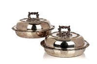 PAIR OF 19th C IRISH SILVER ENTREE DISHES, 3460g