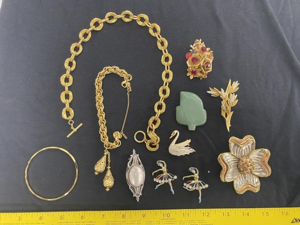 Group of Vintage Ladies Jewelry & Pins
