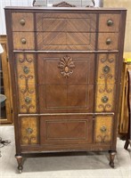 (W) Antique Wood Chest of Drawers With Decorative