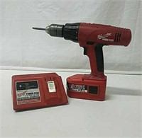 18 Volt Milwaukee Drill & Charger For Parts - 10B