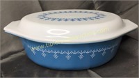 Pyrex blue snowflake garland 2.5qt dish with