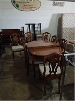 Nice table with 8 chairs. 3 leaves. 42x60x30 with