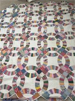 Double ring handmade quilt with scalloped edging