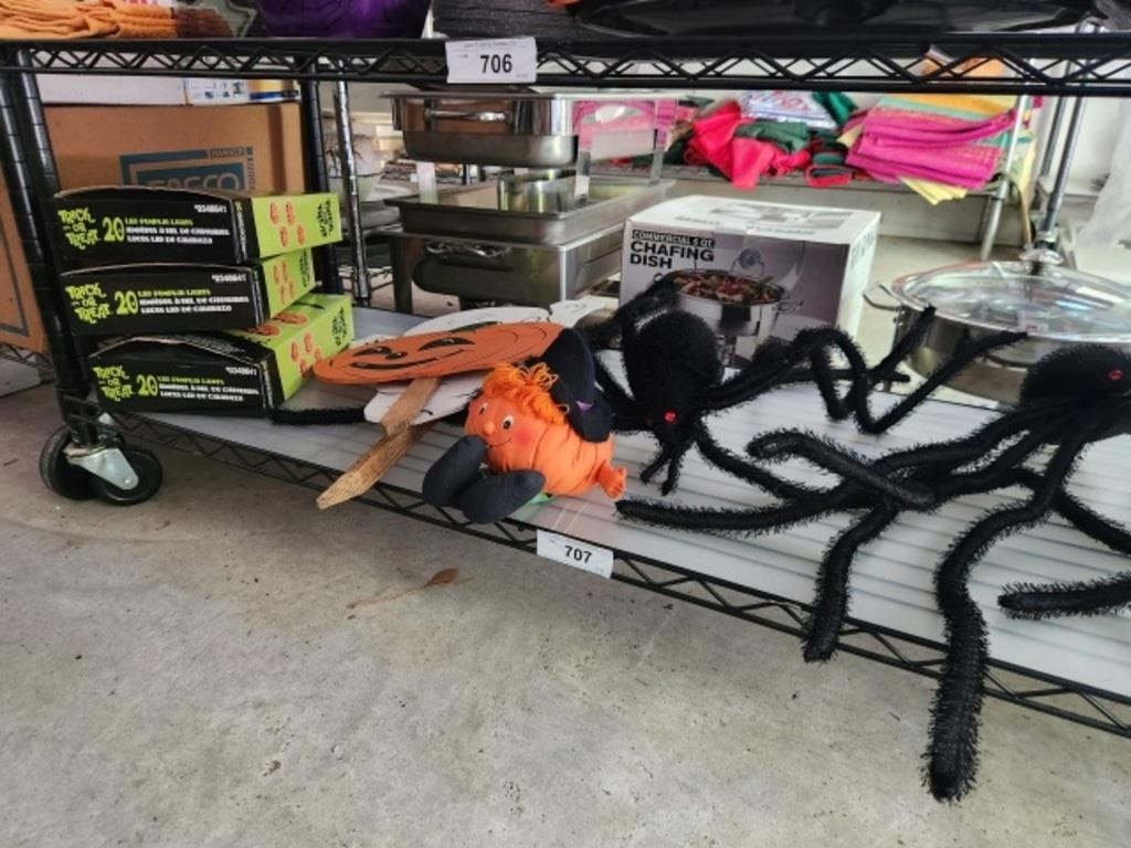 GROUP OF HALLOWEEN DÉCOR