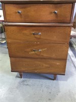 Mid- century- 4 drawer dresser, handle missing