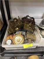 LARGE LOT OF MIXED CLOCK PARTS / MOVEMENTS ETC