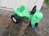 GREEN STEP 2 PEDAL TRACTOR