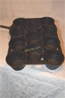 #10 Square cast iron pan and cast iron muffin