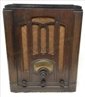 RCA Victor Model T7-5 Tombstone Radio 19.5"