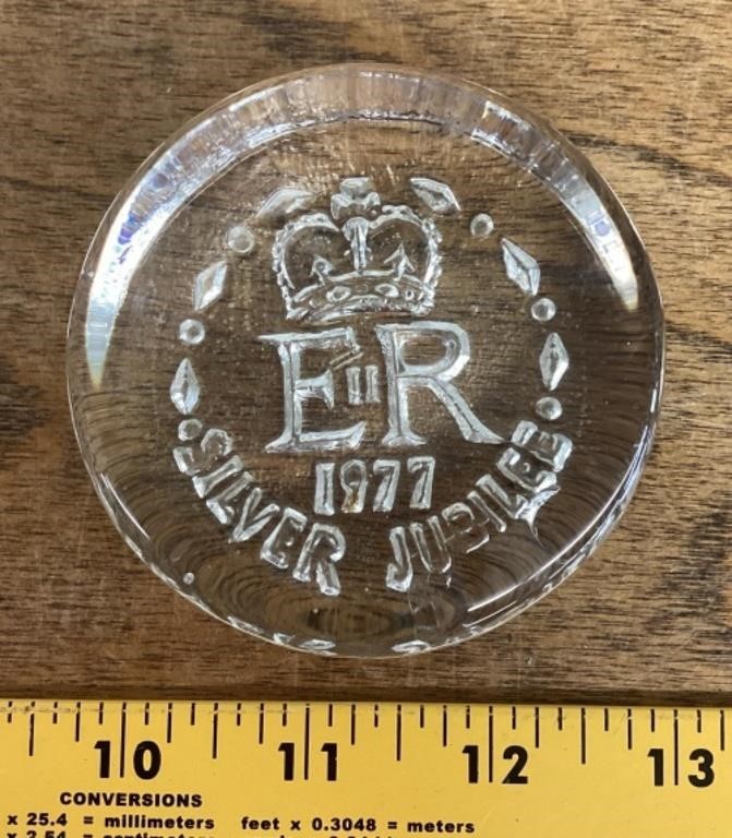 1977 Silver Jubilee glass paperweight