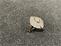 10K GOLD RING WITH SMALL ROUND & BAGUETTE DIAMONDS
