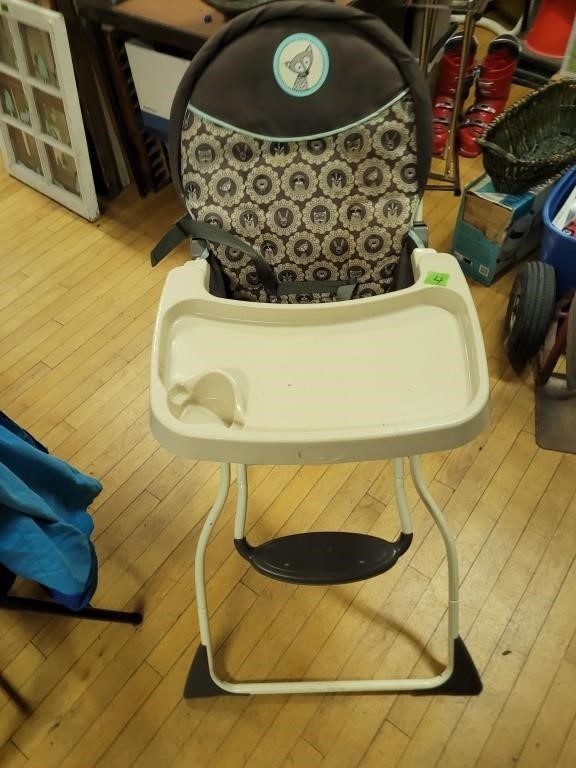 Collapsable high chair (clean)