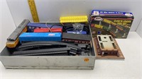 HO SCALE TRAINS & TRACK 2 COMPLETE ENGINES