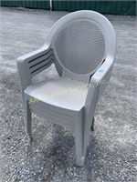 (4) plastic patio chairs