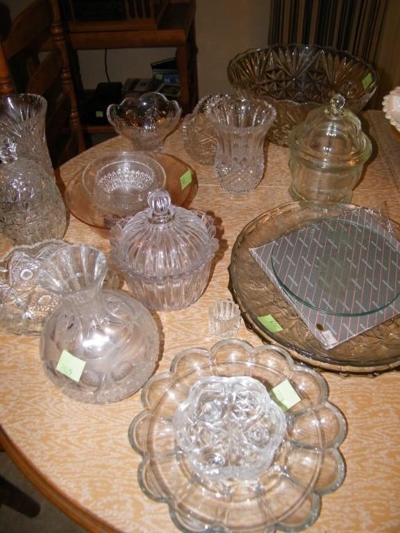 LOT: 23 PCS. GLASS: LEAD CRYSTAL DECANTER,