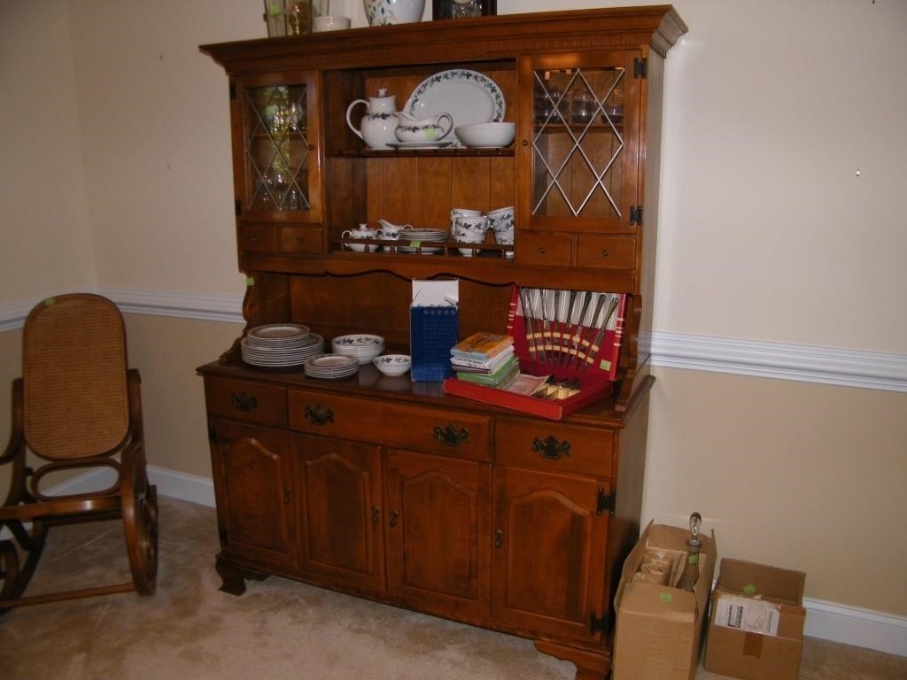 BUFFET WITH CHINA HUTCH TOP: 4 DOORS, 3