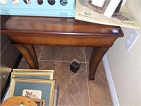 SQUARE WOOD END TABLE
